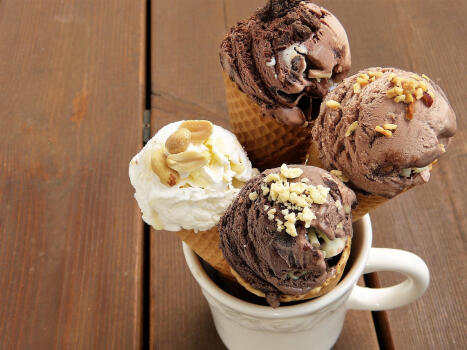 Vyrobte si čokoládovou nebo vanilkovou domácí zmrzlinu a ušetřete peníze