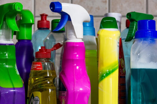 Úklid domácnosti zvládnete i bez chemických čistících prostředků